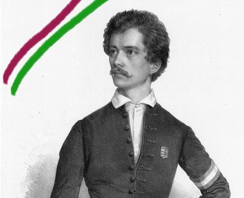 A Duna parton, a dömsödi hajóállomás közelében áll a Petőfi-fa, ahol a "Piroslik már a fákon a levél" című versét írta a költő.  A hatalmas tölgyet emléktábla jelöli. A 80-as évek elején a fát villám sújtotta, és szinte a felét lehasította.  A lehasított darabból Polyák Ferenc mackópusztai fafaragó faragta meg Petőfi Sándor és szülei szobrát, amelyeket a fa közelében állítottak fel. 